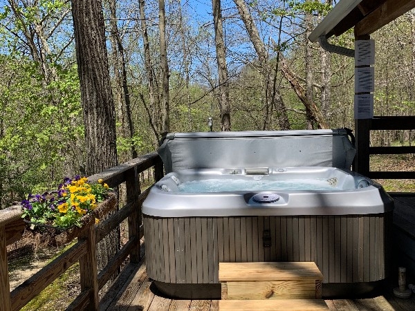 Bear's Den Cottage - Hocking Hills Cabins