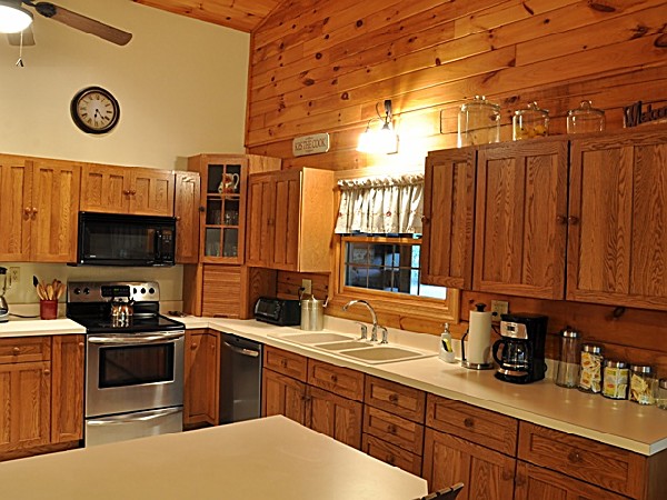 Bear Run Inn Cabins Cottages, Evergreen Cabin (photo #4)