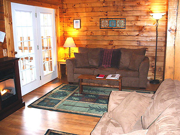 Nature's Pointe, Settler's Hollow Cabin (photo #2)