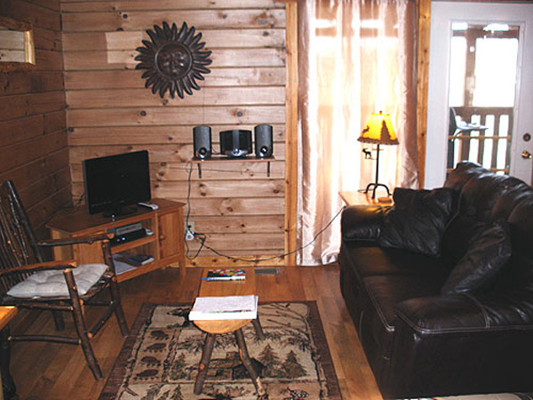 Nature's Pointe, Cricket's Cove Cabin (photo #2)