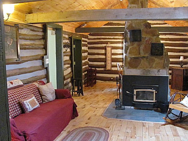 Tranquil Retreat Cabins, LOG CABIN (photo #3)