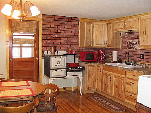 Tranquil Retreat Cabins, PRISCILLA'S COTTAGE BY THE FALLS (photo #4)