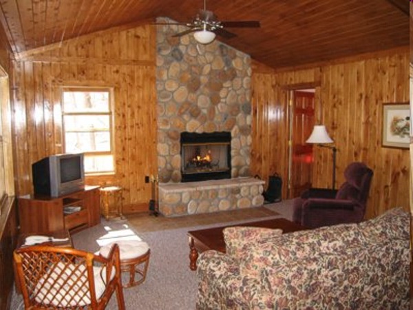 Grahams' Walnut Valley Cabin, Grahams' Walnut Valley Cabin (photo #3)